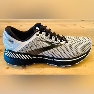 Brooks Adrenaline GTS 22 Black & White Running Shoes - Men’s size 9